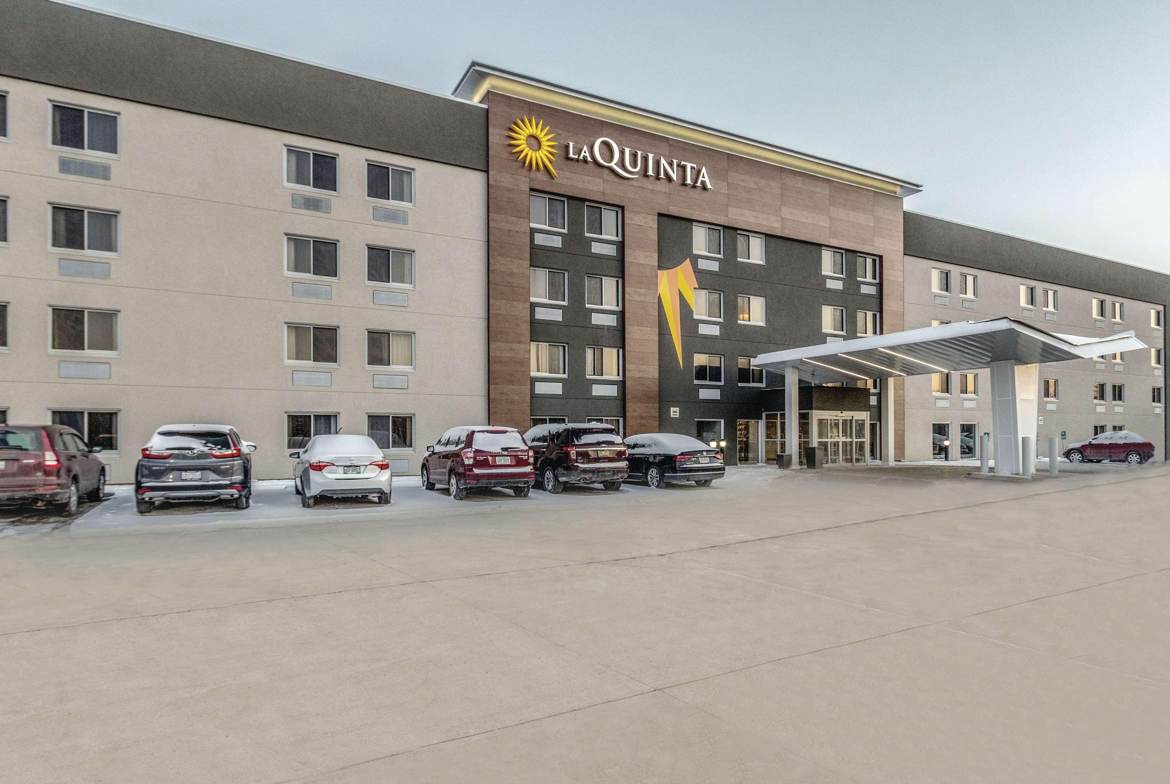 La Quinta By Wyndham Cleveland - Airport North Hotel Eksteriør billede